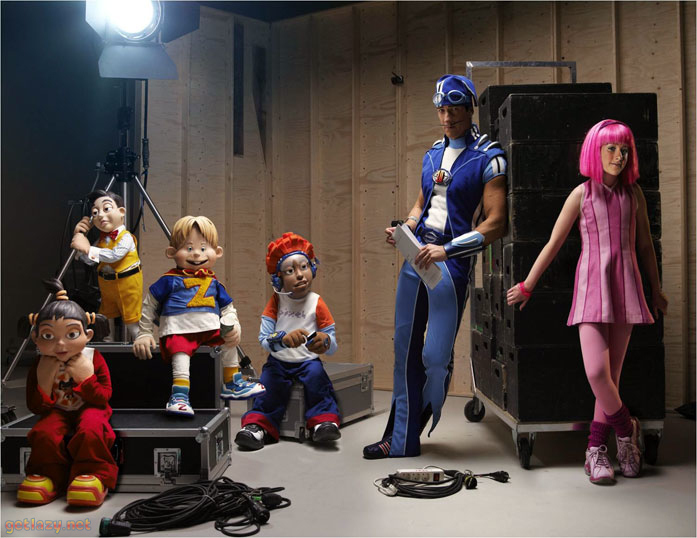 Click image for larger version  Name:	behind_lazytown.jpg Views:	1 Size:	174.9 KB ID:	147484