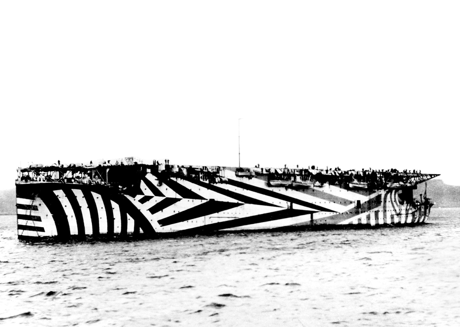 Click image for larger version

Name:	Navy aircraft carrier HMS Argus with dazzle camouflage during WWI in 1918.jpg
Views:	160
Size:	255.3 KB
ID:	196729