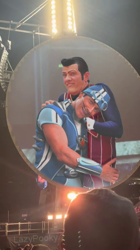 Click image for larger version  Name:	Sportacus and Robbie caught together at Coldplay concert.png Views:	0 Size:	537,3 KB ID:	208823
