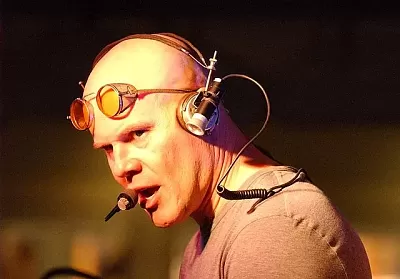 Click image for larger version

Name:	640px-Thomas_Dolby_2006.webp
Views:	44
Size:	34,9 KB
ID:	209432