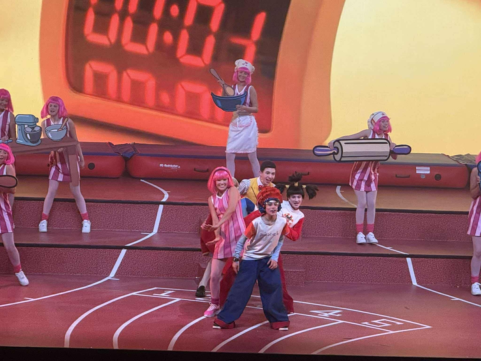 Click image for larger version  Name:	latibaer-show-2.jpg Views:	0 Size:	924,7 KB ID:	213099