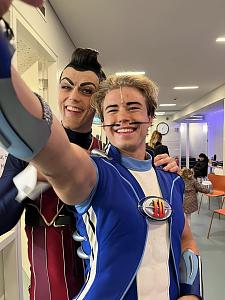 Click image for larger version  Name:	show-latibaer-sporta-robbie.jpg Views:	0 Size:	732,7 KB ID:	213179